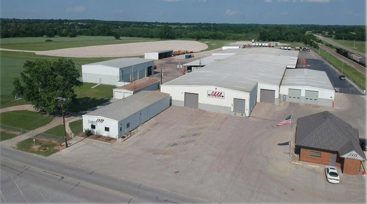 Madewell & Madewell recycling center in Jones, OK - View of facility